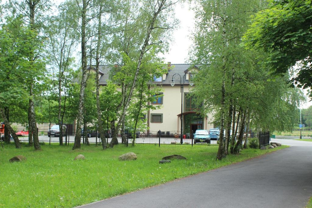 Hotel Czardasz Вжесня Экстерьер фото
